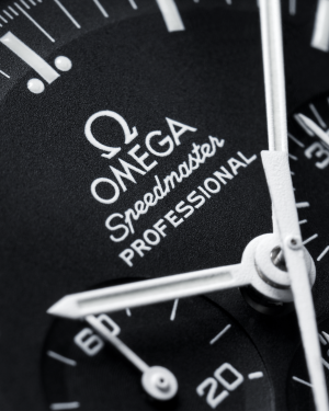 omega-speedmaster-moonwatch-professional-co-axial-master-chronometer-chronograph-42-mm-31030425001001-portrait-4-070903.png